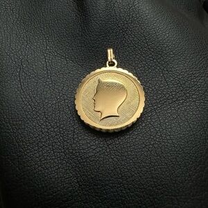 Gold-toned Pendant
Silhouette of a male